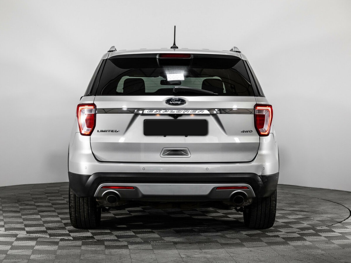 Купить Ford Explorer с пробегом. Фото: #4