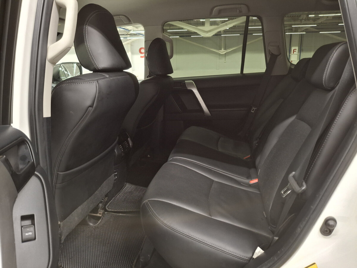 Купить Toyota Land Cruiser Prado с пробегом. Фото: #8