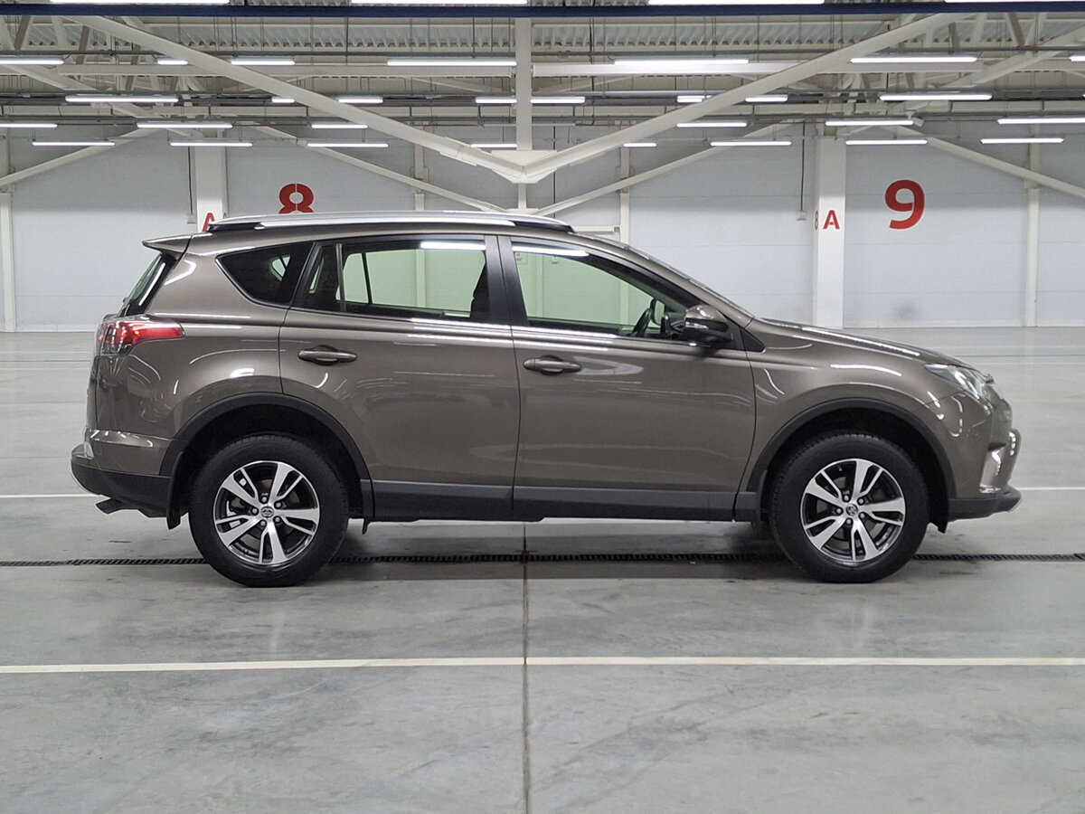 Купить Toyota RAV4 с пробегом. Фото: #3