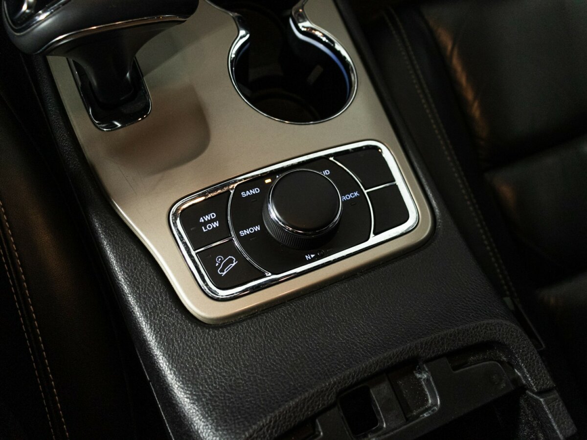 Купить Jeep Grand Cherokee с пробегом. Фото: #19