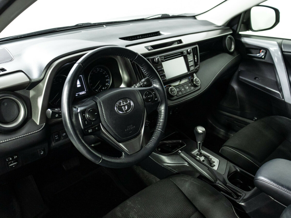 Купить Toyota RAV4 с пробегом. Фото: #10