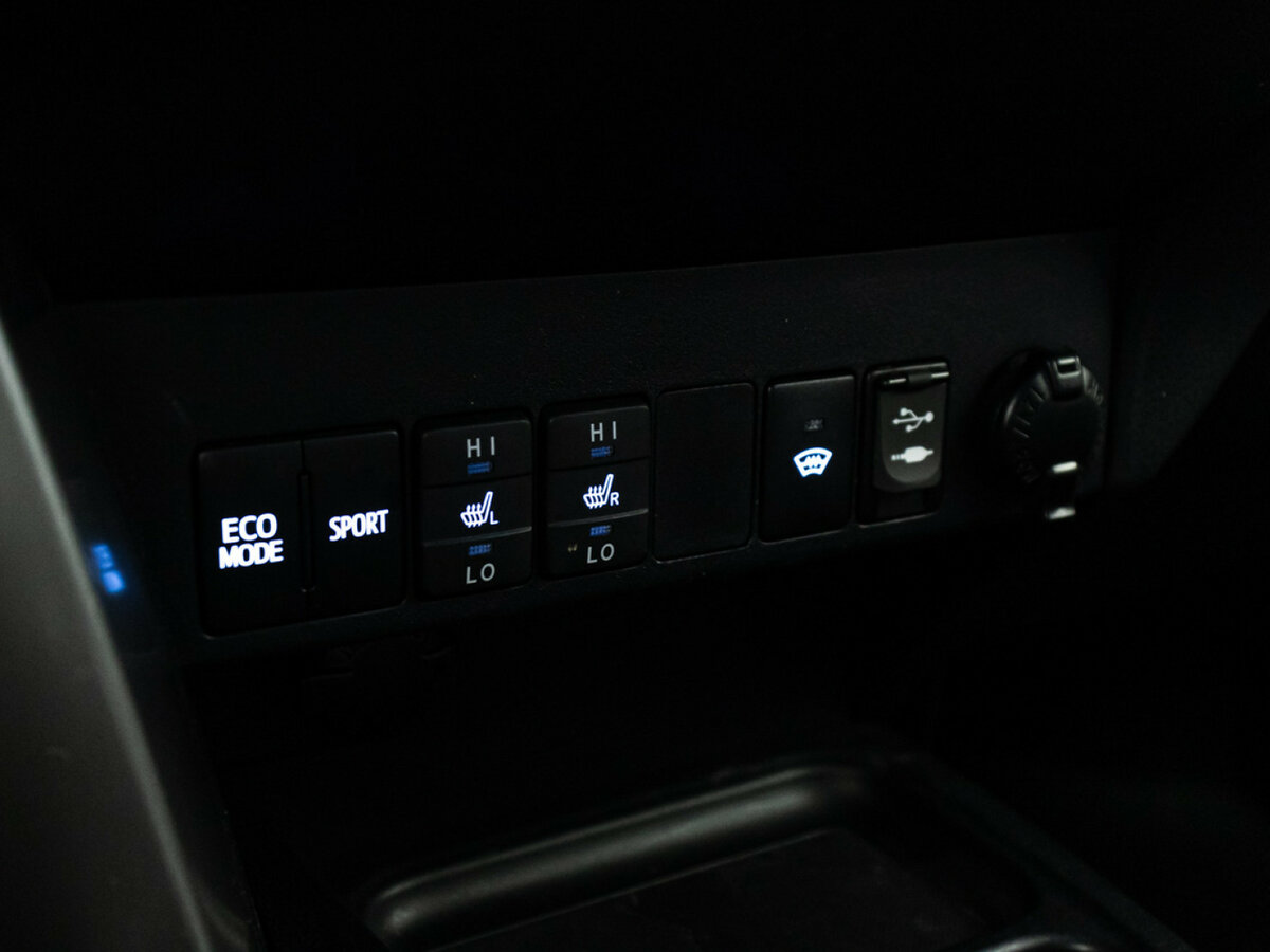 Купить Toyota RAV4 с пробегом. Фото: #15