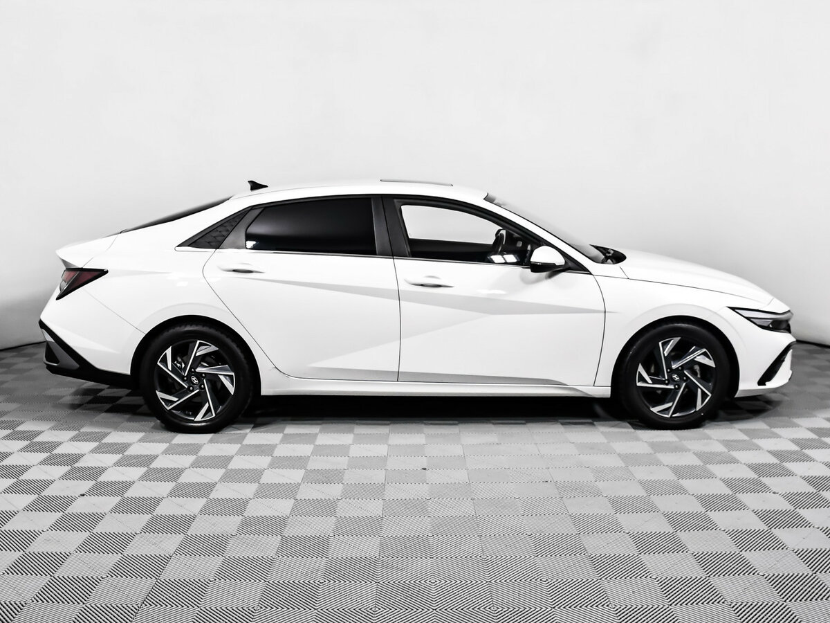 Купить Hyundai Elantra с пробегом. Фото: #3
