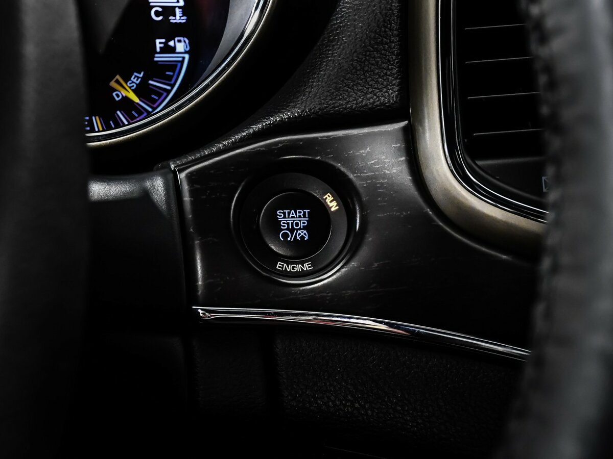 Купить Jeep Grand Cherokee с пробегом. Фото: #17