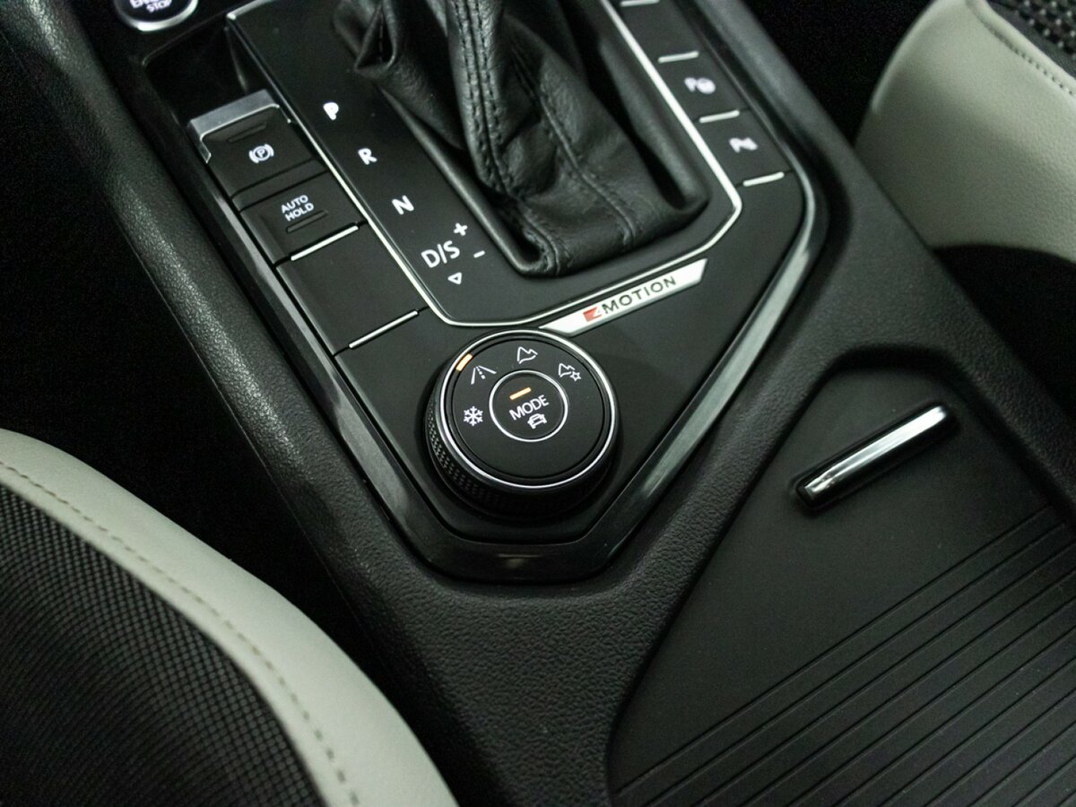 Купить Volkswagen Tiguan с пробегом. Фото: #15