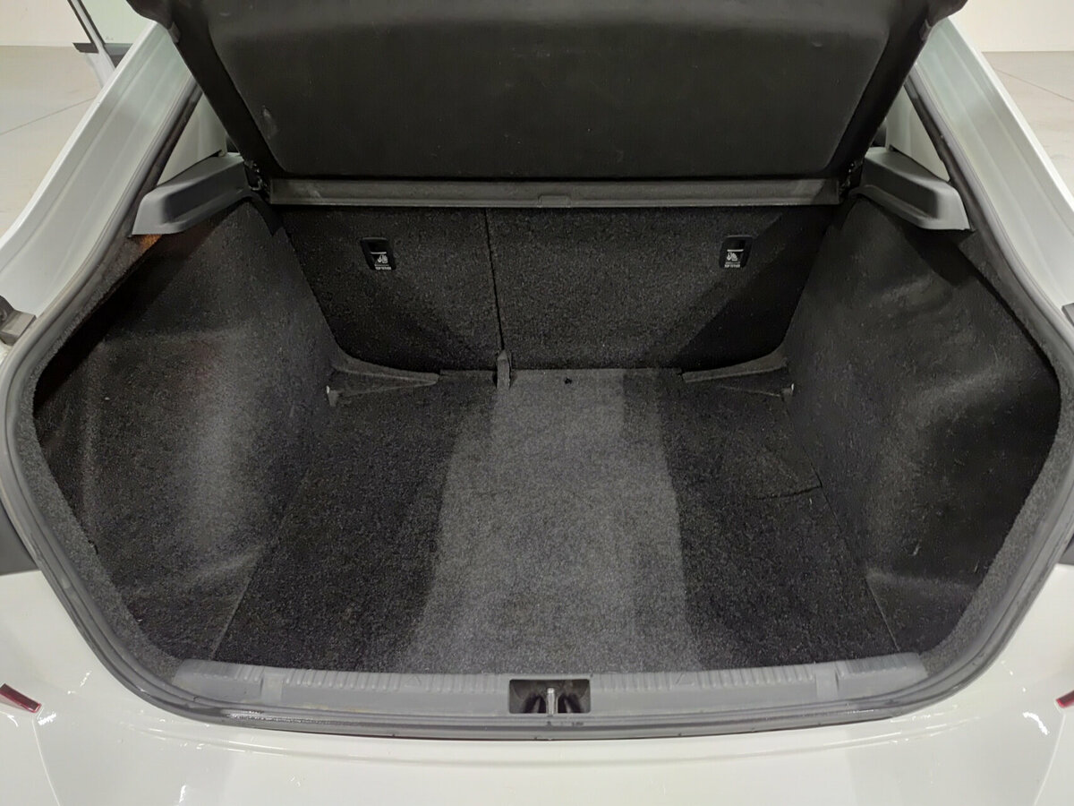 Купить Volkswagen Polo с пробегом. Фото: #9