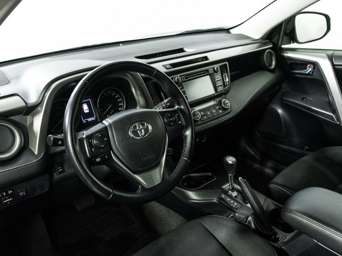 Купить Toyota RAV4 с пробегом. Фото: #9