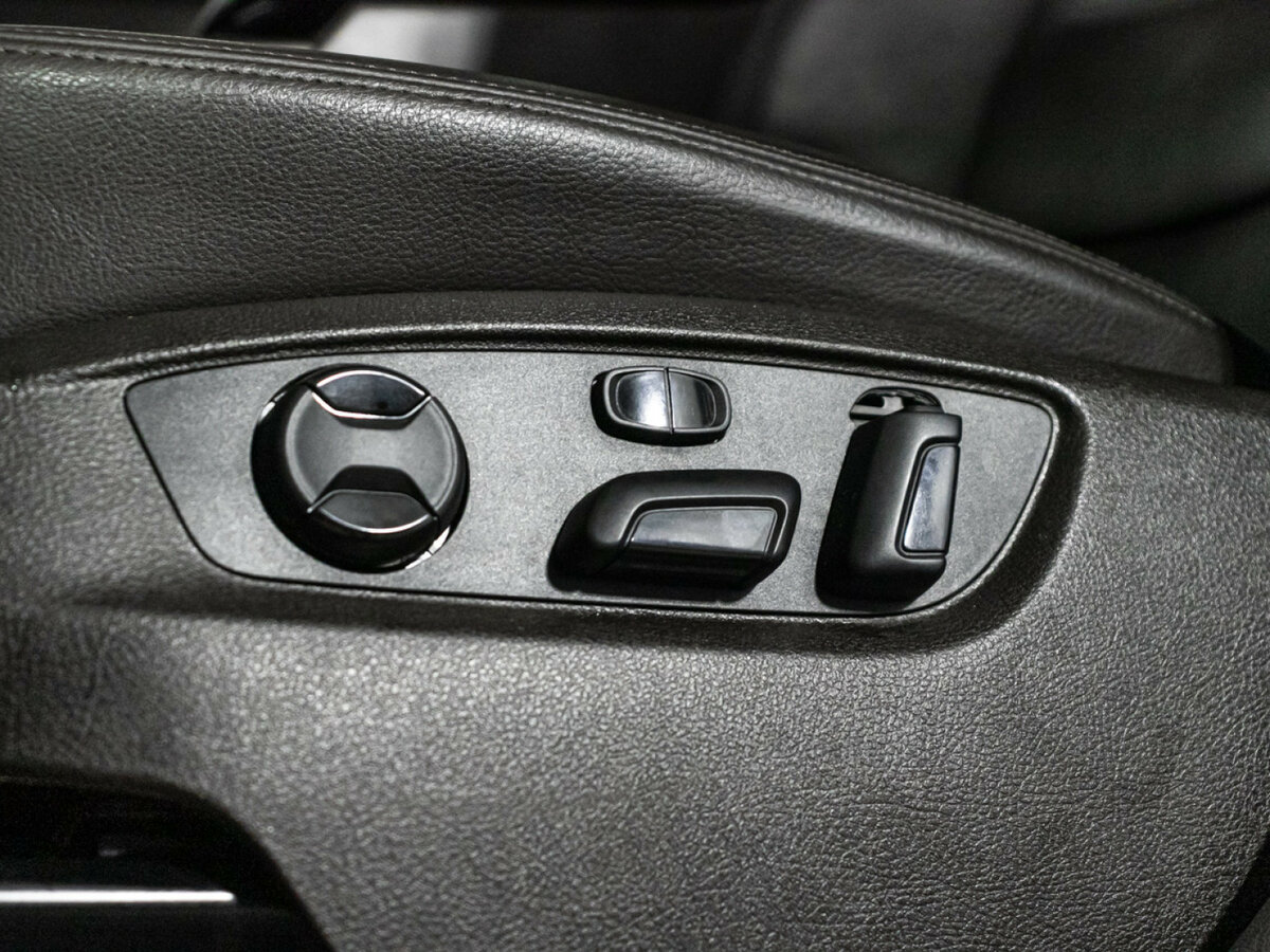 Купить Volkswagen Touareg с пробегом. Фото: #13