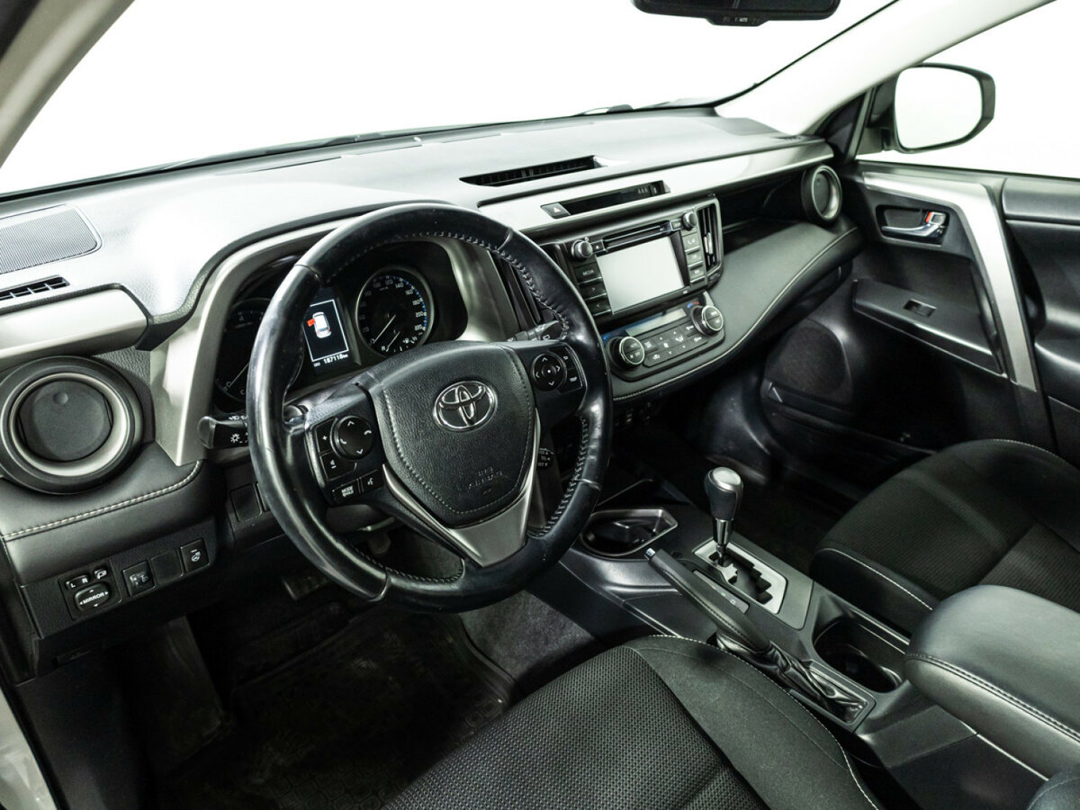 Купить Toyota RAV4 с пробегом. Фото: #8