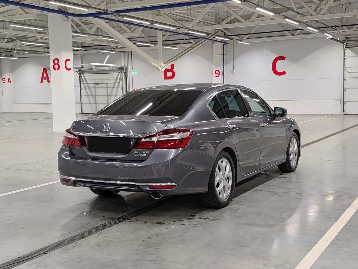 Купить Honda Accord с пробегом. Фото: #4