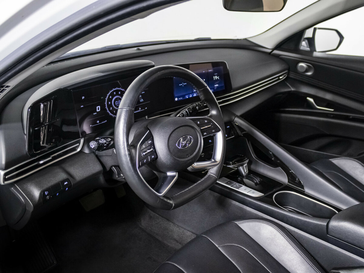 Купить Hyundai Elantra с пробегом. Фото: #8