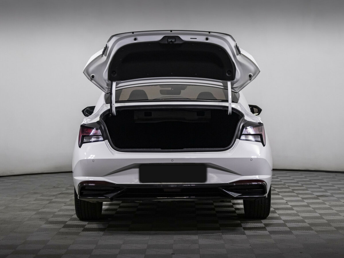 Купить Hyundai Elantra с пробегом. Фото: #18