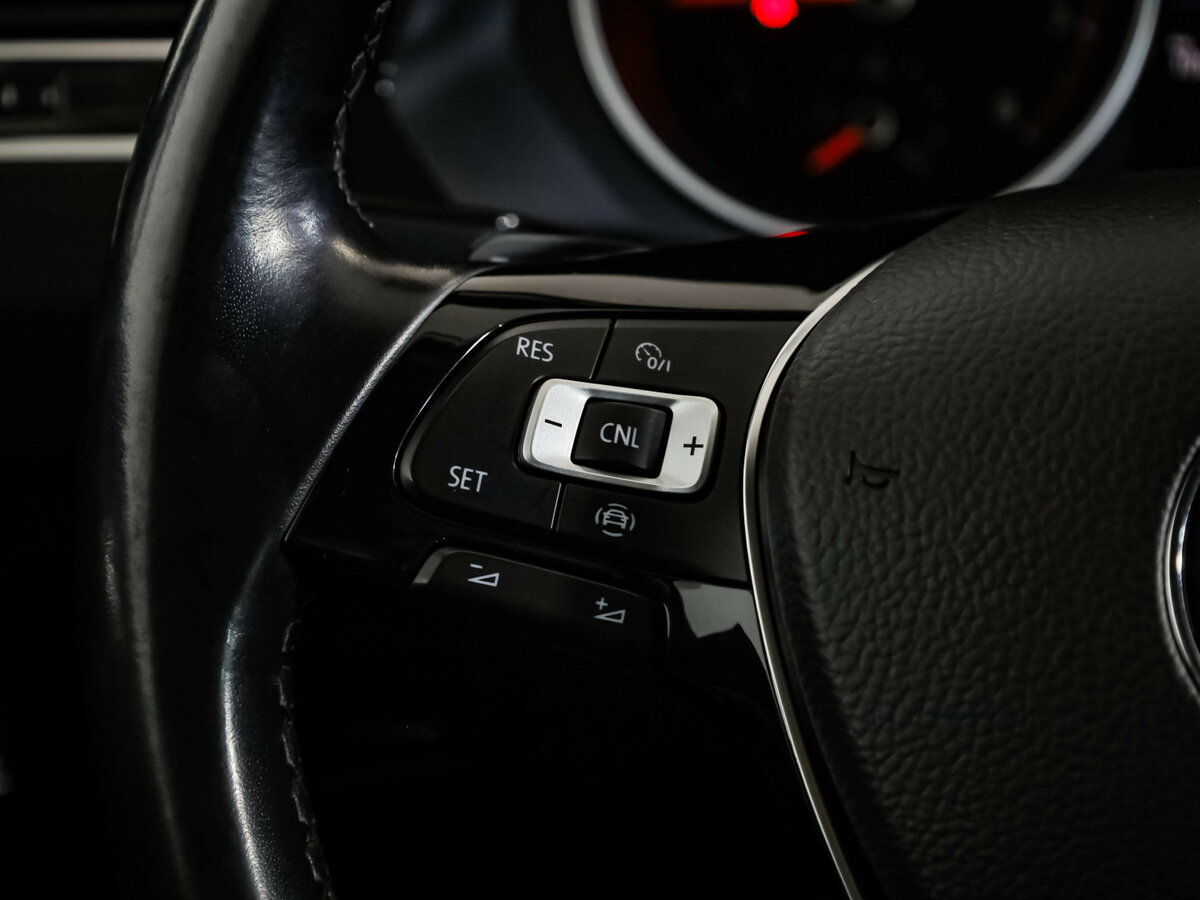 Купить Volkswagen Tiguan с пробегом. Фото: #11