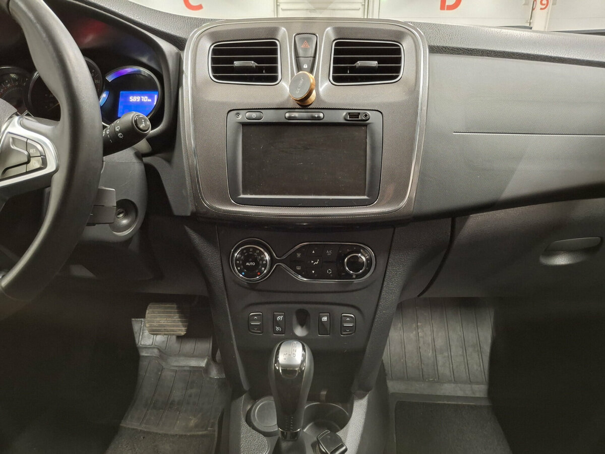 Купить Renault Sandero с пробегом. Фото: #14