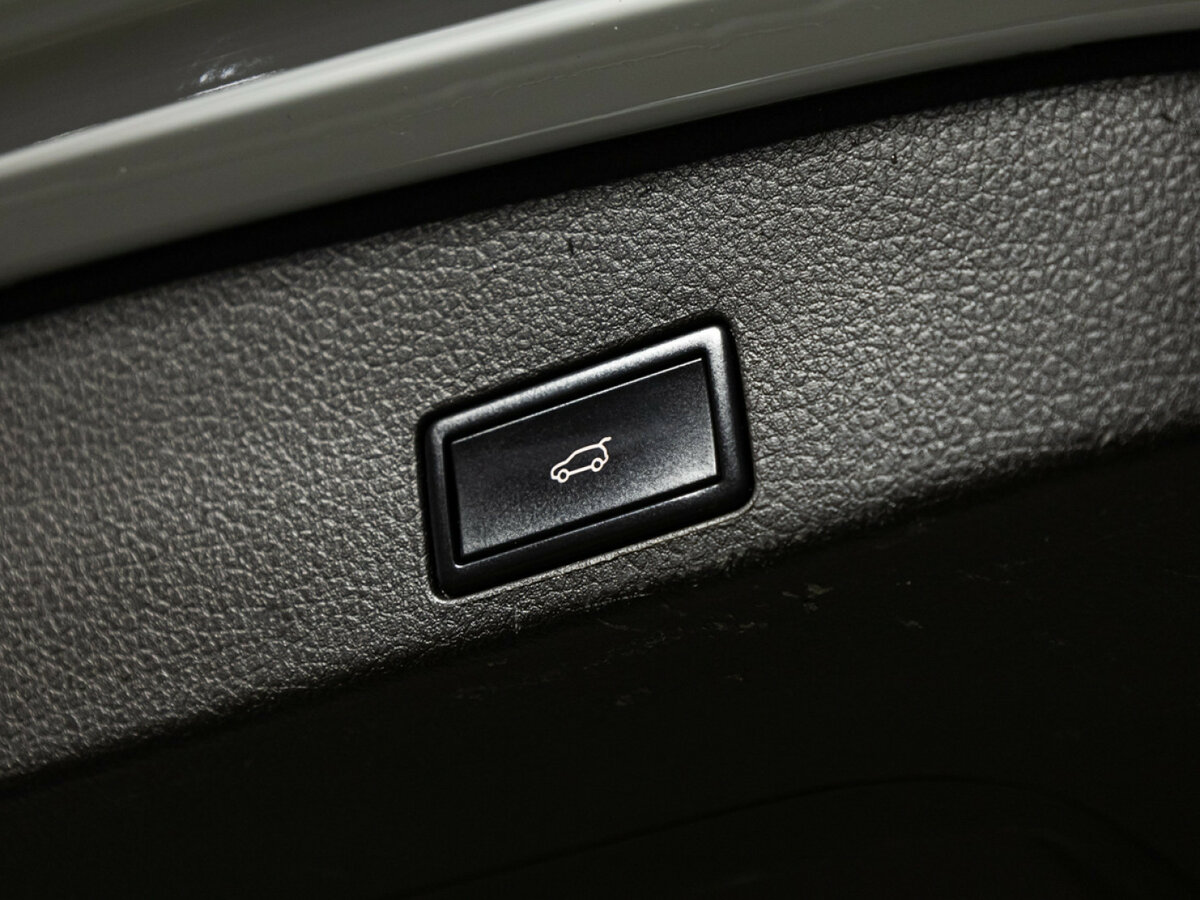 Купить Volkswagen Touareg с пробегом. Фото: #22