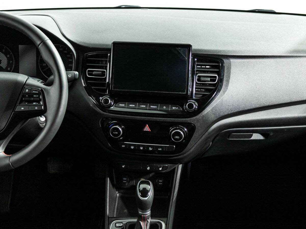 Купить Solaris HS с пробегом. Фото: #13