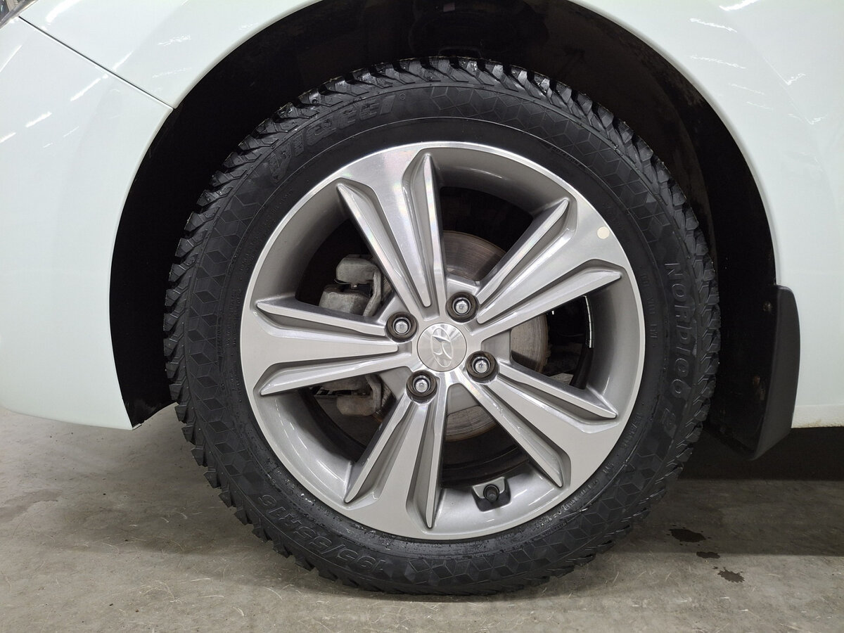 Купить Hyundai Solaris с пробегом. Фото: #17