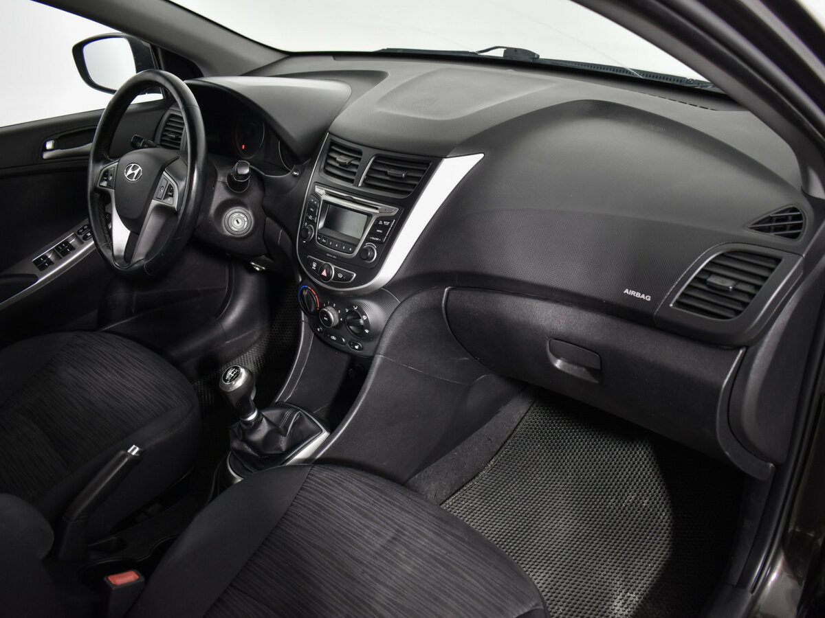 Купить Hyundai Solaris с пробегом. Фото: #11