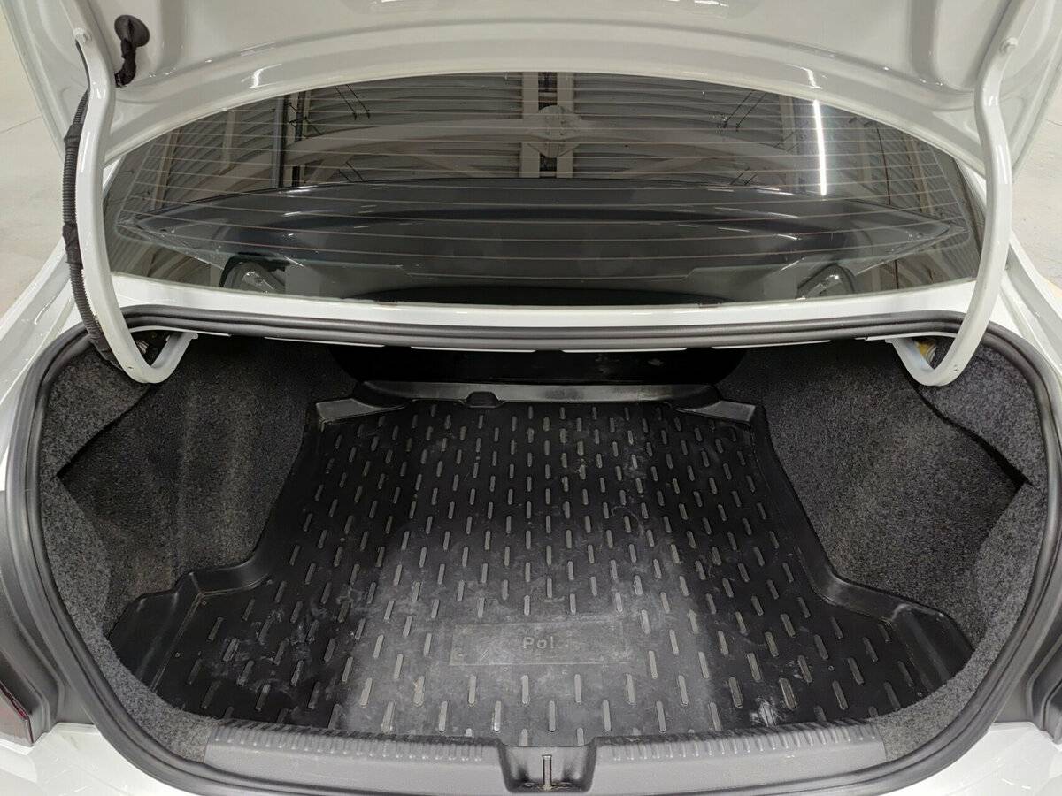 Купить Volkswagen Polo с пробегом. Фото: #9