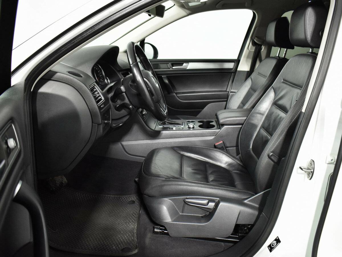 Купить Volkswagen Touareg с пробегом. Фото: #9