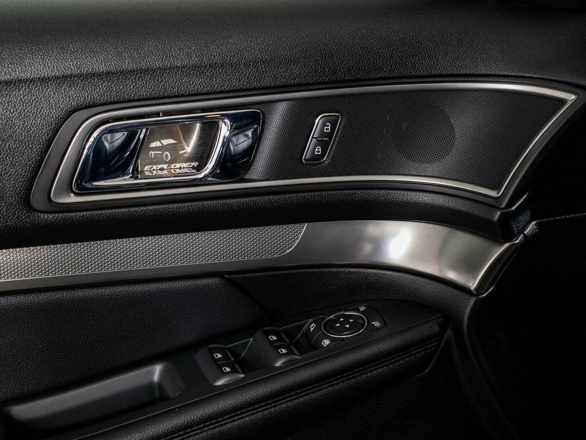 Купить Ford Explorer с пробегом. Фото: #16