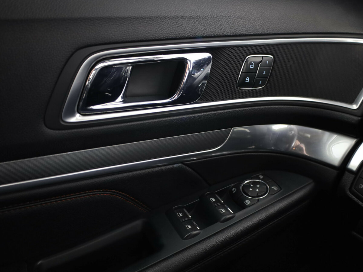 Купить Ford Explorer с пробегом. Фото: #17