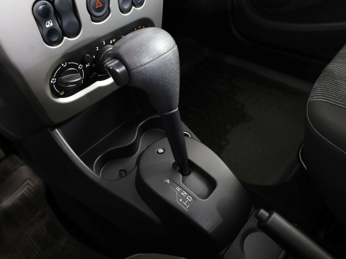 Купить Renault Logan с пробегом. Фото: #10