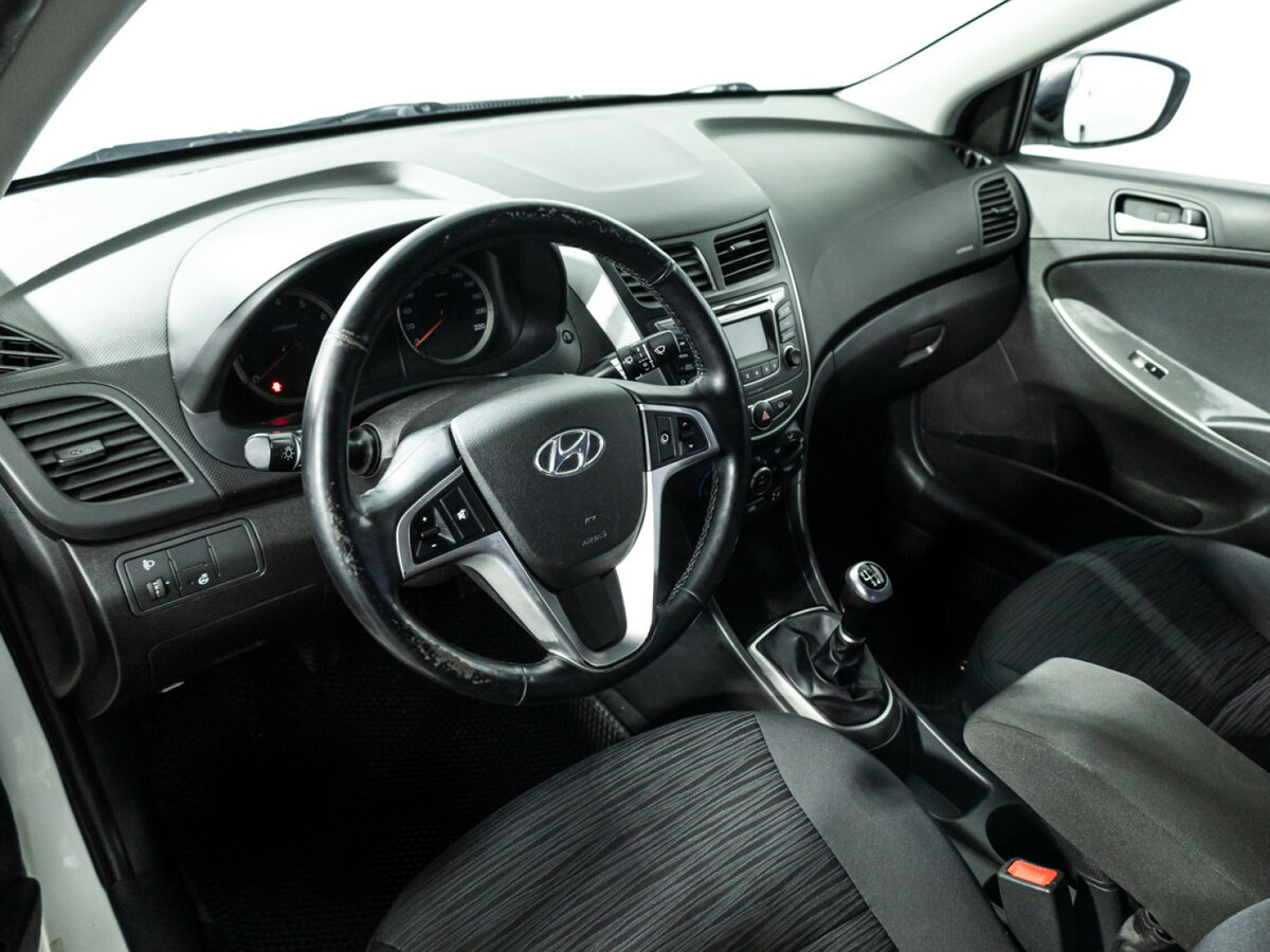 Купить Hyundai Solaris с пробегом. Фото: #9