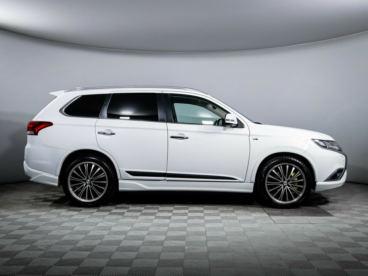Купить Mitsubishi Outlander с пробегом. Фото: #3