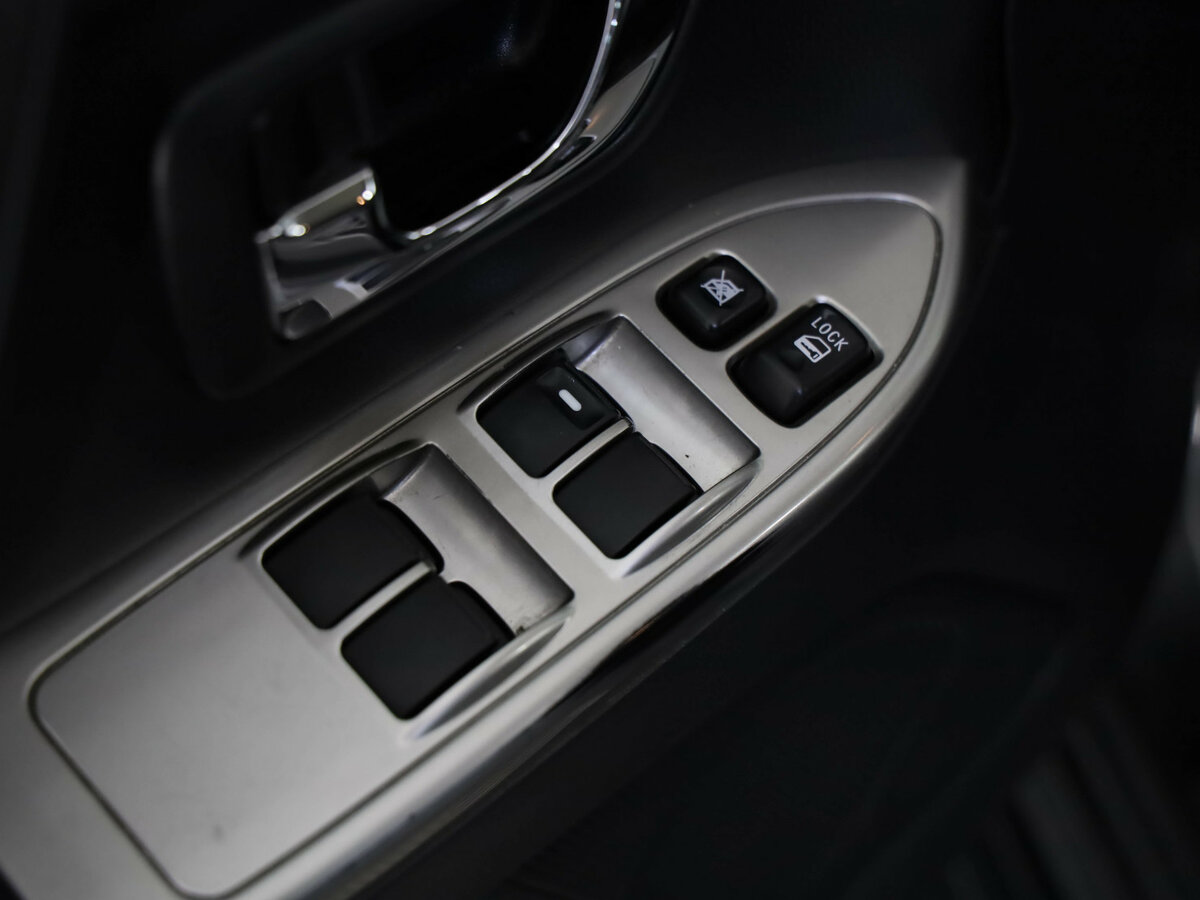 Купить Mitsubishi Pajero с пробегом. Фото: #16