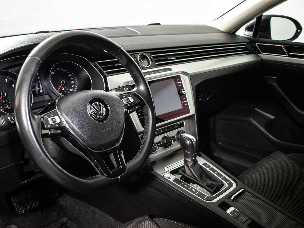Купить Volkswagen Passat с пробегом. Фото: #14