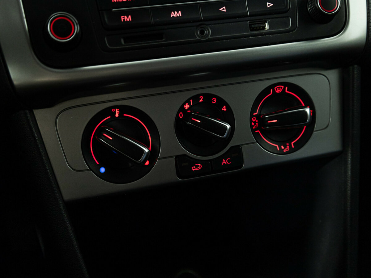 Купить Volkswagen Polo с пробегом. Фото: #14