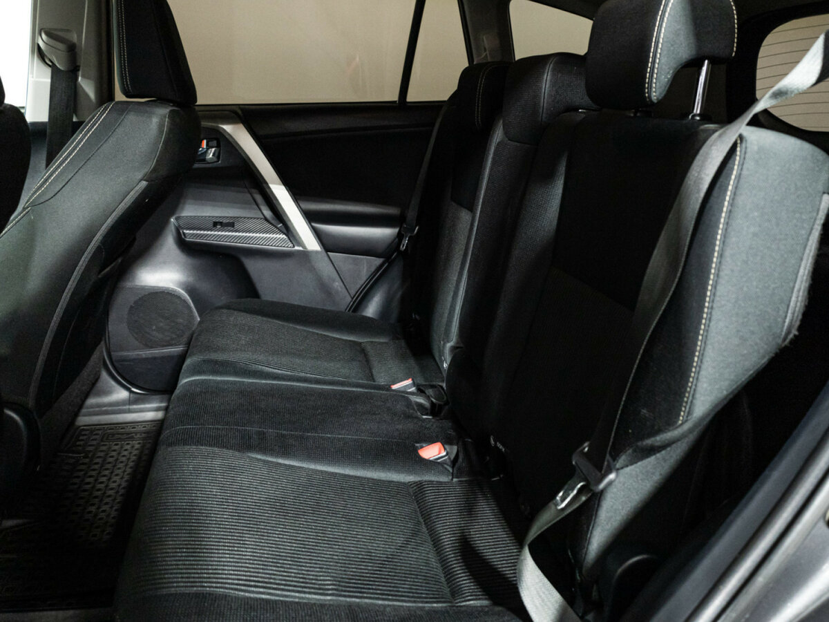 Купить Toyota RAV4 с пробегом. Фото: #9